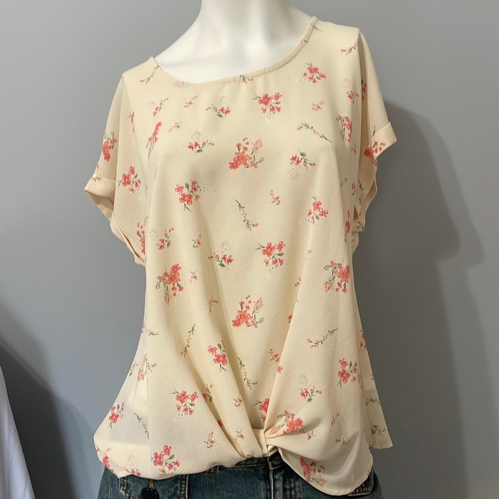 SO short sleeved blouse, worn only once Size Large. Bundle & Save! Or make offer